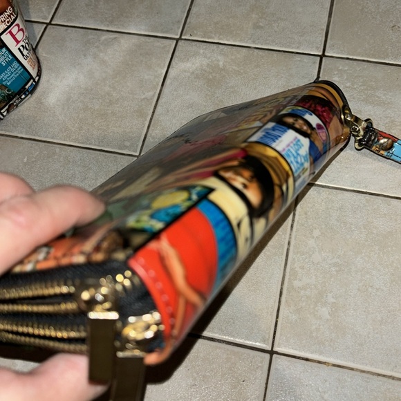 Glossy wallet purse to match in closet - Picture 8 of 8